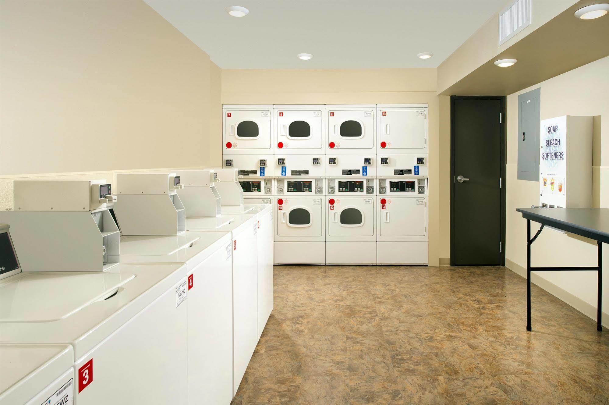 Woodspring Suites الينتاون المظهر الخارجي الصورة